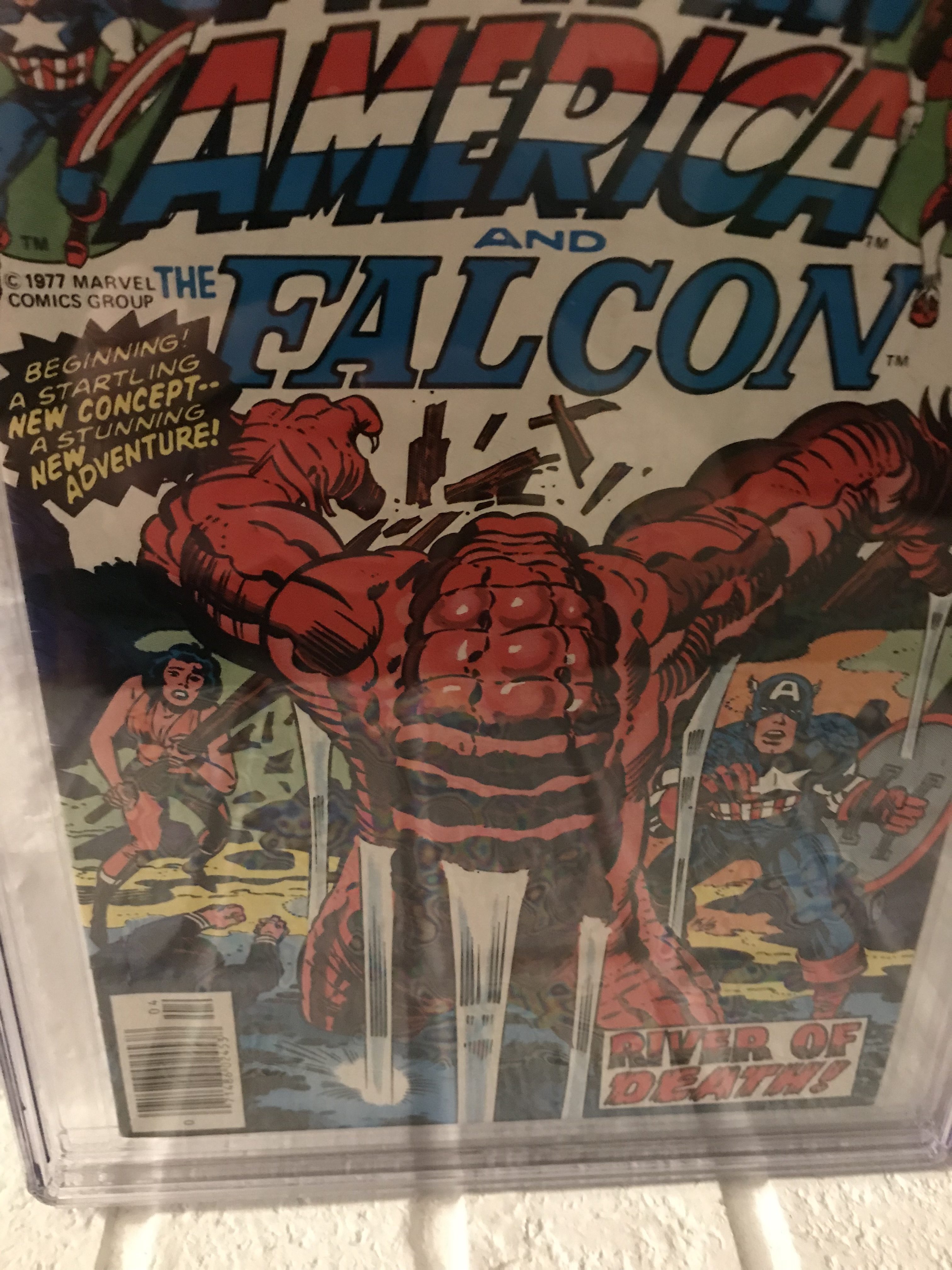Captain America 208 CGC Comic Book Case Newton Rings